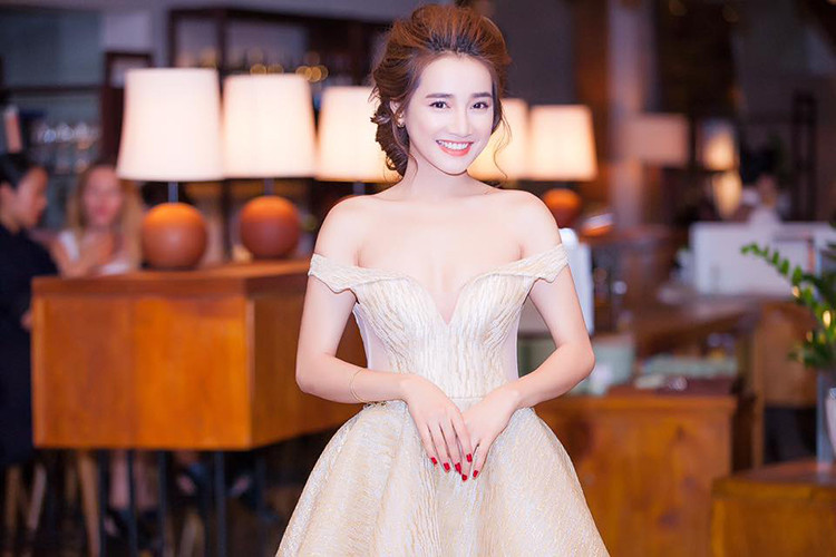 Sau khi yêu Trường Giang, Nhã Phương dường như chăm mặc trang phục gợi cảm hơn. Ảnh: Vietnamnet