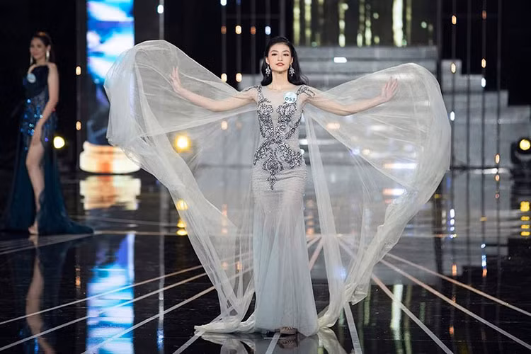 Á hậu Kiều Loan từng đăng quang hoa khôi cuộc thi "Sinh viên Tài năng Thanh lịch Đại học Đà Nẵng 2019".