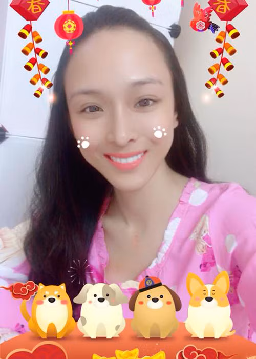 Vì vướng ồn ào tình tiền với đại gia, Phương Nga rơi vào vòng lao lý đồng thời đánh mất hình ảnh. Dù nhiều ý kiến bày tỏ người đẹp đáng thương song cũng không ít người chỉ trích cô đã có lối sống thực dụng.