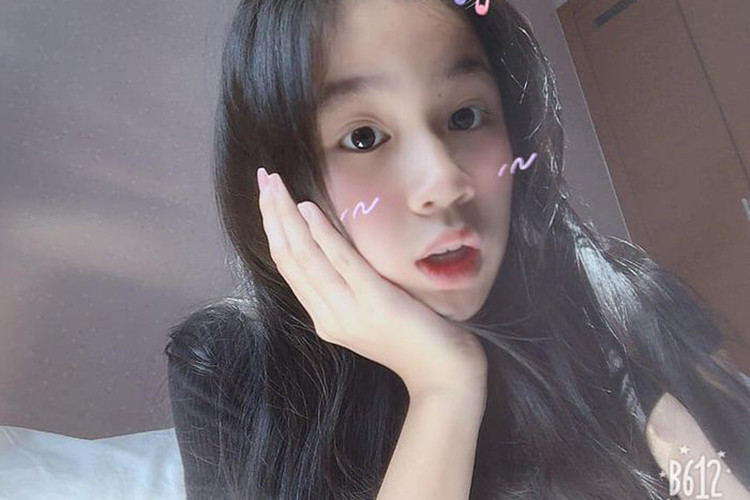 Người hâm mộ Lưu Thiên Hương tấm tắc khen ngợi nhan sắc của Vy Uyên và hy vọng cô nhóc sẽ tiếp bước bố mẹ hoạt động nghệ thuật.