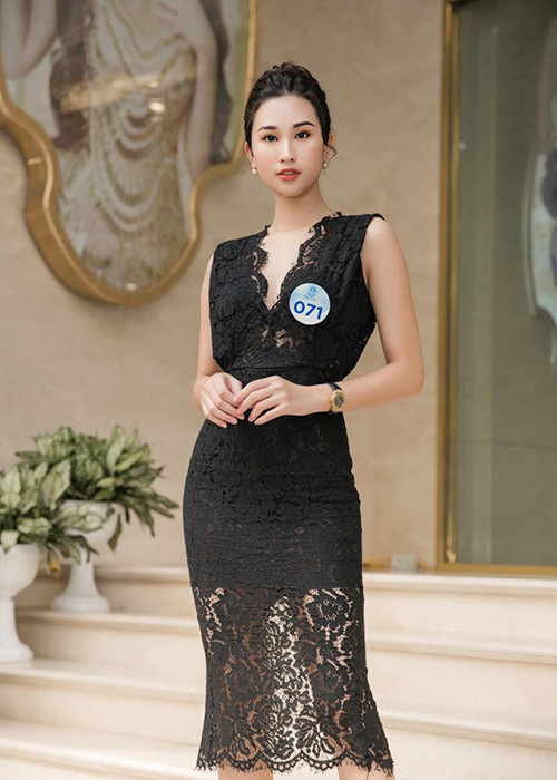 Năm 2017, Anh Thư đoạt vương miện cuộc thi Hoa hậu Phụ nữ Sắc Đẹp - Miss Beauty Woman.
