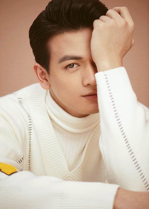 Trước khi làm người mẫu, diễn viên, Xuân Tiền là một võ sĩ Taekwondo.