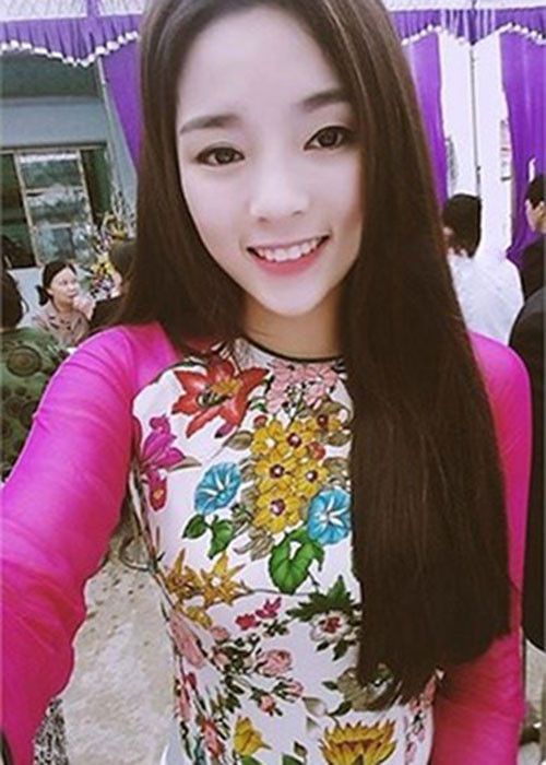 Tháng 4/2015, Kỳ Duyên bất ngờ để lộ chiếc cằm nhọn bất thường, thậm chí còn hơi bị lệch sang phải.