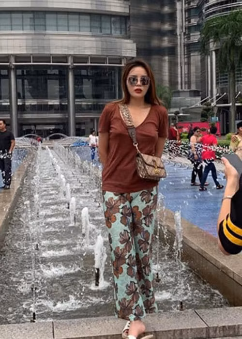 Hình ảnh Kỳ Duyên như bà mẹ bỉm sữa với vóc dáng phát tướng, ăn mặc xuề xòa cũng khiến fan giật mình.