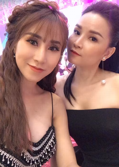 Thu Ngọc thường xuyên hội ngộ các thành viên cũ của nhóm Mây Trắng.