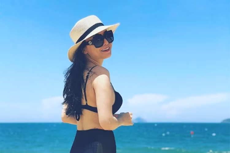 "Tôi không hoàn hảo nên tôi cần phải thay đổi mình nhiều hơn để sẵn sàng cho một cuộc sống mới", nữ ca sĩ chia sẻ thêm.