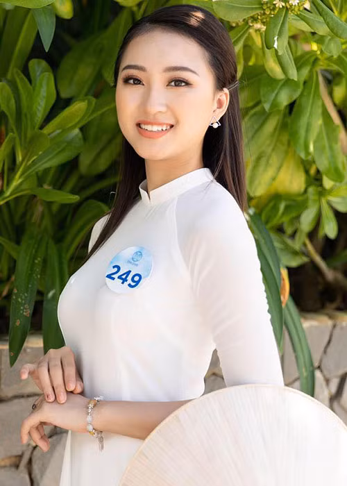 Kim Trà My là thí sinh được bình chọn nhiều nhất ở vòng chung khảo khu vực phía Bắc cuộc thi Miss World Việt Nam 2019. Tính đến ngày 30/7, cô cũng giữ vị trí số 1 trong cuộc đua thí sinh được bình chọn nhiều nhất. Dù gây ấn tượng bởi gương mặt khả ái nhưng Trà My chỉ cao 1m68.