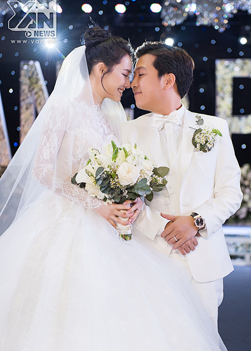 Mới đây, Nhã Phương công khai chuyện làm mẹ. Điều này không khiến khán giả bất ngờ. Trước đó, cô chia sẻ, khi đến thời điểm thích hợp sẽ công bố chuyện con cái.