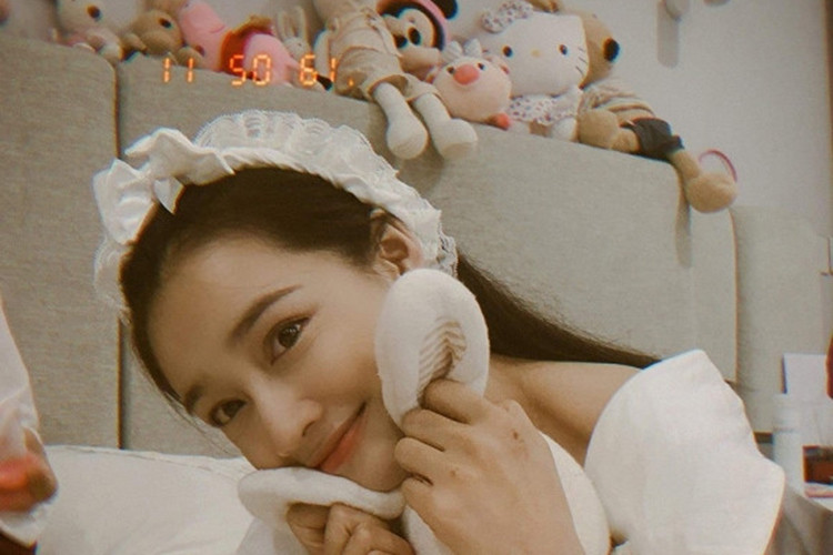 Chia sẻ hình ảnh trong căn phòng đầy gấu bông, Nhã Phương cũng được cho là đã có con gái.