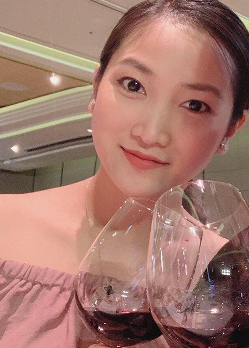 Yến Phương là người vợ thứ hai của Lam Trường. Trước đó, anh kết hôn với Ngô Ý An.