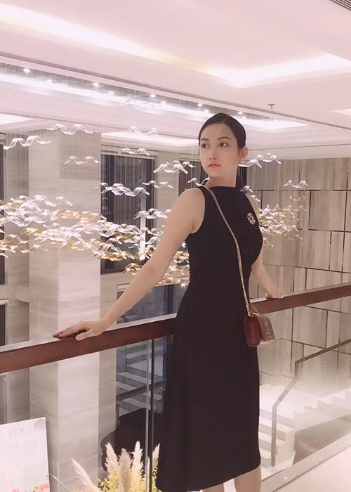 Yến Phương cũng được ông xã ủng hộ chuyện bán hàng online.