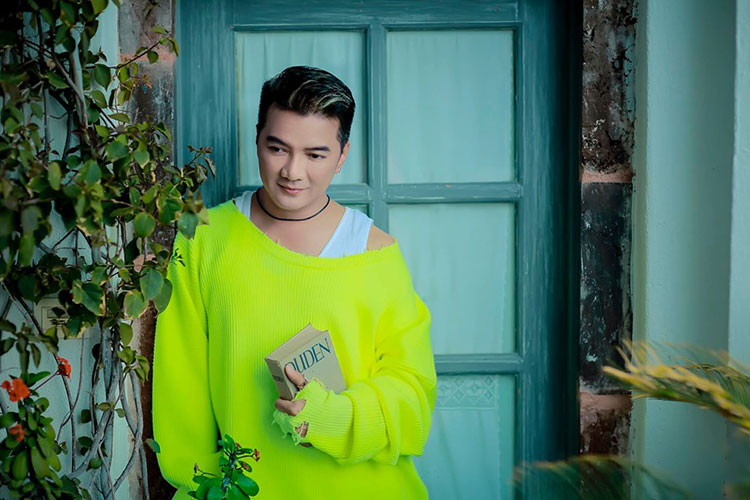 Chuyện tình cảm của "ông hoàng nhạc Việt" Đàm Vĩnh Hưng đầy bí ẩn.