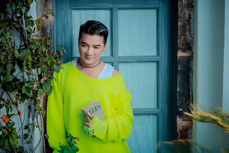 Chuyện tình cảm của "ông hoàng nhạc Việt" Đàm Vĩnh Hưng đầy bí ẩn.