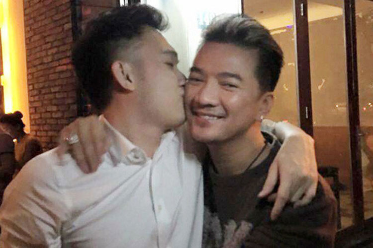 Đàm Vĩnh Hưng lâu nay luôn công khai dành nhiều tình cảm cho Mỹ Tâm và bị đồn yêu Dương Triệu Vũ.