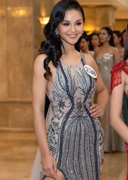 Thu Trang chưa thể giành vương miện Hoa hậu Hoàn vũ Việt Nam dù luôn được xếp vào danh sách ứng viên sáng giá.