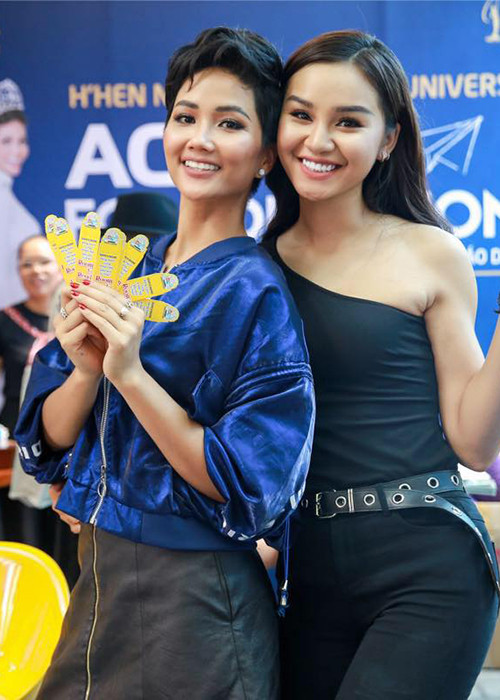 Sau cuộc thi, Thu Trang và H'hen Niê vẫn giữ mối quan hệ thân thiết.