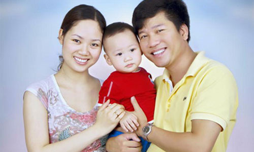 Dang quang nhu trung so, vi sao loat hoa hau so hai chay tron hao quang?-Hinh-2