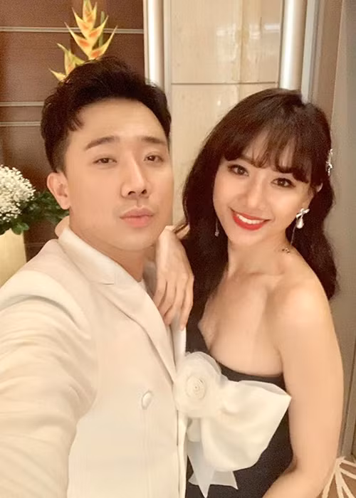 Hari Won lúc thì kín đáo, khi lại gợi cảm đến bất ngờ.