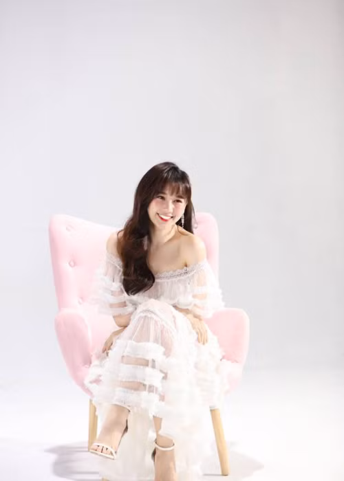 Bà xã của Trấn Thành luôn giữ được vẻ rạng rỡ, tràn đầy năng lượng.