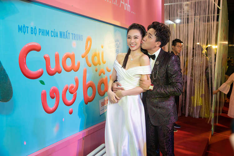 Nam danh hài hết mực chiều chuộng vợ hơn tuổi sau khi cả hai về chung một nhà.