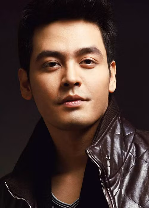 Năm 2017, trước tin đồn giàu lên nhờ từ thiện, Phan Anh đáp trả: “Nhà đẹp hay xe xịn thì tôi sở hữu lâu rồi. Đi du lịch thì năm nào chúng tôi cũng đi cả. Mà có ai "dùng tiền người khác" mà lại đi du lịch vẫn chọn vé giá rẻ và ở 4 người một villa không?”.