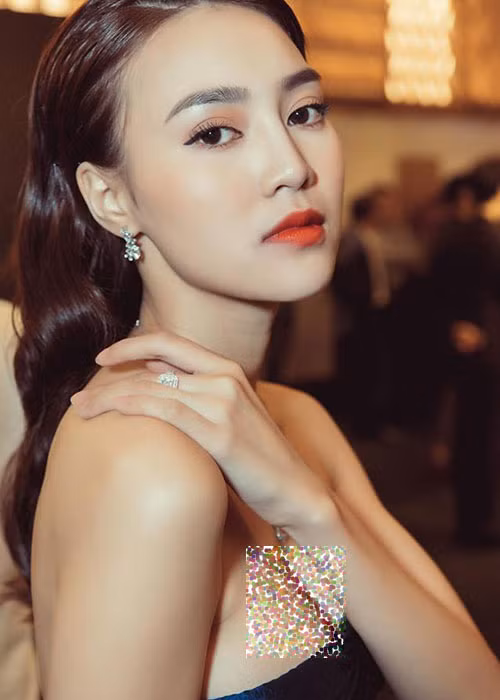 Vóc dáng của Lan Ngọc vốn nuột nà nên nàng ngọc nữ màn ảnh Việt được khen ngợi khi mặc hở bạo.