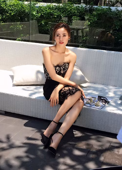 Màn lột xác từ gái ngoan đến “gái già” sexy của Lan Ngọc gây chú ý.