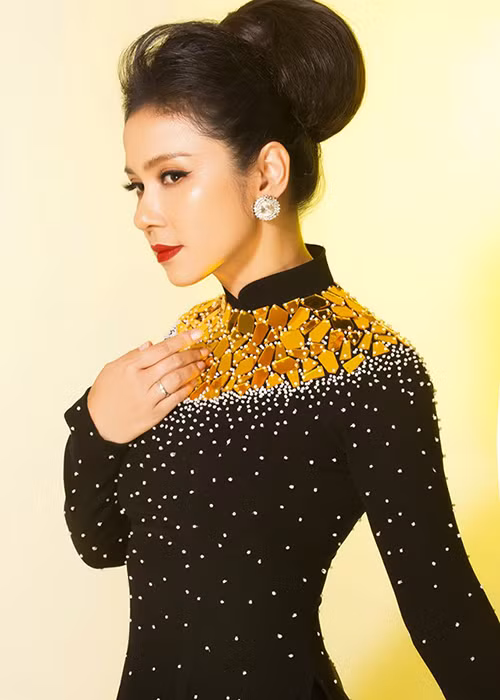 Theo Việt Trinh, đến nay, cô vẫn còn yêu thương chồng cũ nhưng yêu như một người thân. Vì sợ con bị thiệt thòi nên Việt Trinh không muốn đi thêm bước nữa.