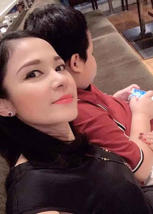 Qua những hình ảnh Việt Trinh chia sẻ, bé Thiện Nhân dường như có sở thích chơi game.