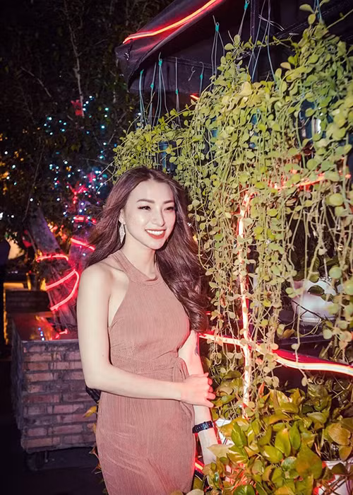 Một số cư dân mạng đặt nghi vấn Yến Hana có những chia sẻ nhạy cảm giữa scandal của Kin Nguyễn để PR tên tuổi.