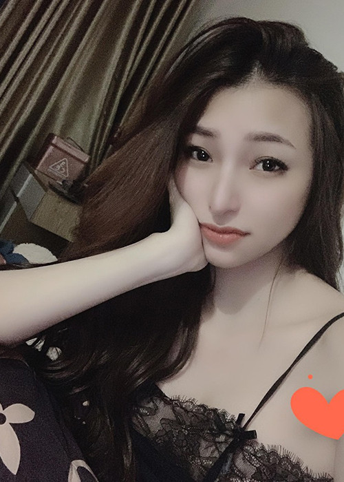Hot girl đến từ Kiến Giang yêu thích phong cách quyến rũ.