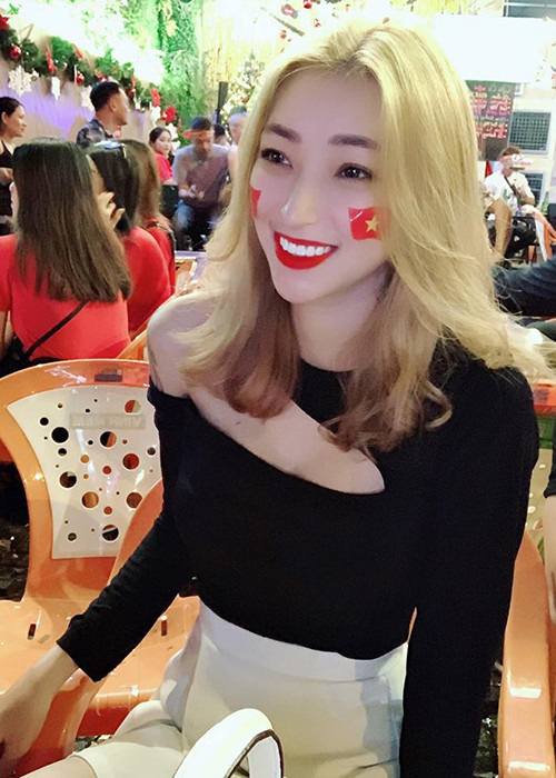 Ở một chia sẻ khác, cô viết: "Cám ơn ai đó không lấy tôi làm vợ để tôi biết được giá trị của cuộc đời là gì".