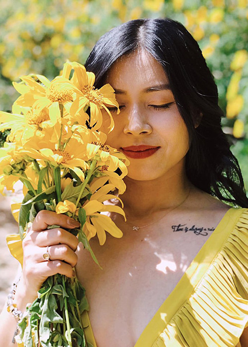 Hoàng Linh hiện sống chung một nhà với quay phim Mạnh Hùng. Cả hai đều từng qua một lần đò.