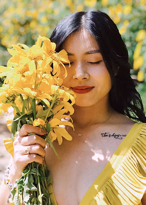 Hoàng Linh hiện sống chung một nhà với quay phim Mạnh Hùng. Cả hai đều từng qua một lần đò.