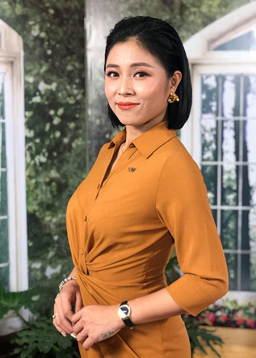 Không chỉ phủ nhận, nữ MC "Chúng tôi là chiến sĩ" còn yêu cầu các cư dân mạng gỡ bỏ các tin đồn thất thiệt.