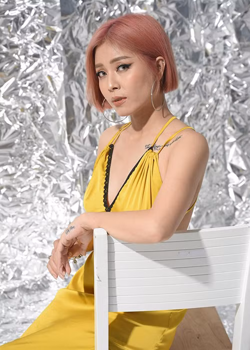  MC Hoàng Linh hiện được nhiều khán giả khen ngợi về cuộc "lột xác" gợi cảm.