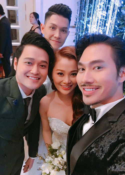 Gần đây, Quang Vinh lẫn Quí Khánh đều công khai trạng thái hẹn hò.