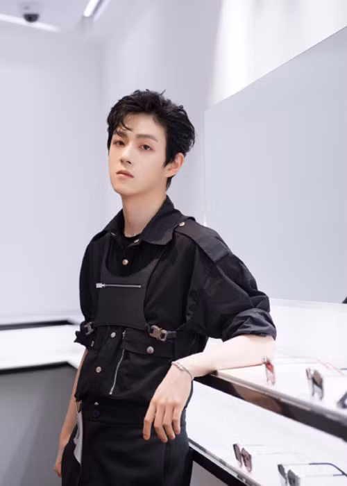 "Em trai của Vương Tư Thông" tham gia một vài sự kiện, chưa có dự án phim ảnh, ca nhạc.