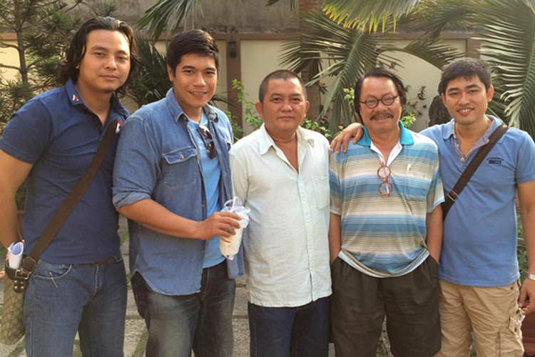 Trần Vũ Thủy chính là con rể của cố nghệ sĩ Bùi Cường (thứ hai bên phải sang). Ảnh: Tiền Phong