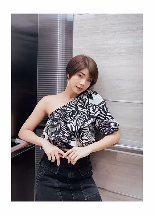 Các sitcom có sự tham gia diễn xuất của Phương Linh gồm: "Những cô nàng ngổ ngáo", "Ngôi sao khoai tây", "Kim chi cà pháo", "Tôi yêu Việt Nam".