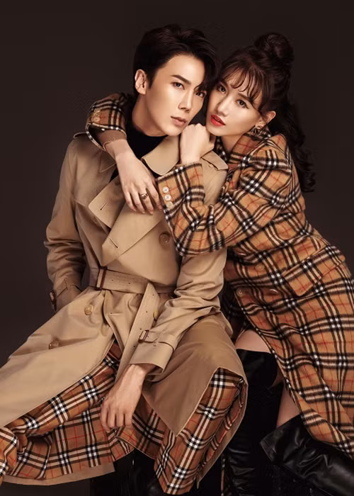 Trong bộ ảnh mới, bà xã của Trấn Thành và mỹ nam xứ Hàn mặc đồ đồng điệu. Ảnh: Thế giới điện ảnh