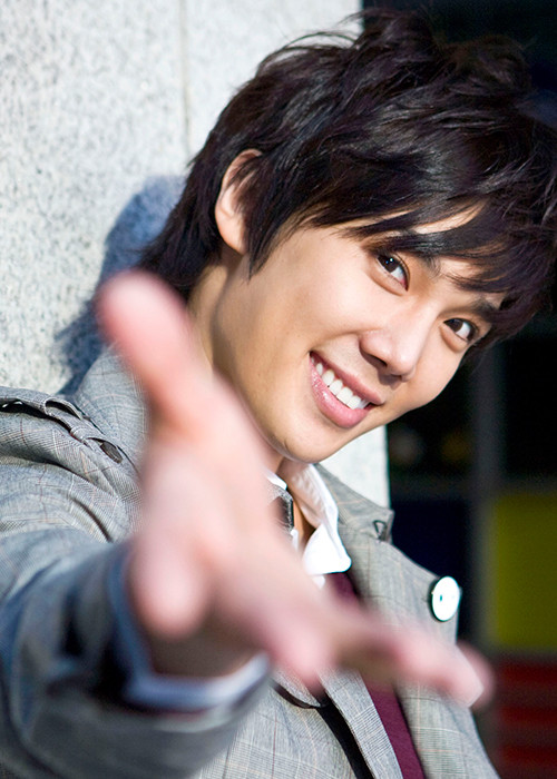 Park Min Jung sinh năm 1987, từng là thành viên nhóm nhạc SS501.