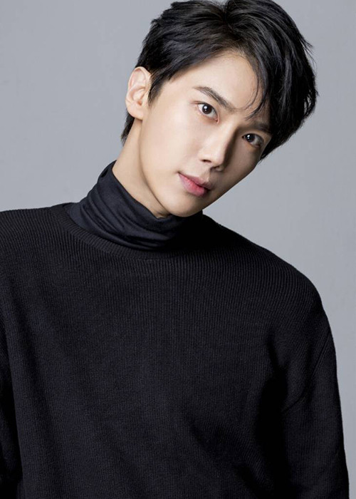 Bạn trai màn ảnh của Hari Won sở hữu giọng hát đẹp.