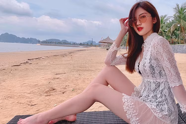 Diễn viên Lương Thanh sở hữu gương mặt xinh đẹp, vóc dáng gợi cảm.