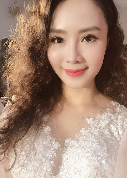 Đằng sau sự thành công của Hồng Diễm là một hậu phương vững chắc khi chồng của cô luôn ủng hộ vợ hoạt động nghệ thuật.