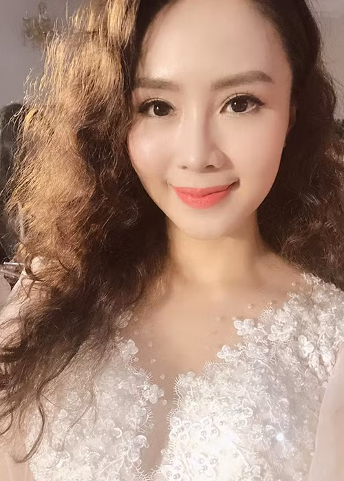 Đằng sau sự thành công của Hồng Diễm là một hậu phương vững chắc khi chồng của cô luôn ủng hộ vợ hoạt động nghệ thuật.