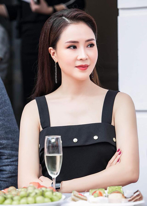 Bà mẹ hai con mặn mà, quyến rũ ở độ tuổi 37.