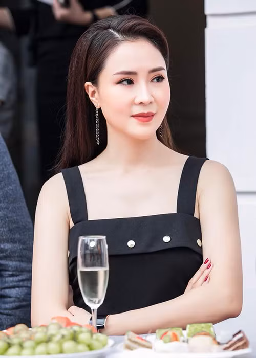 Bà mẹ hai con mặn mà, quyến rũ ở độ tuổi 37.