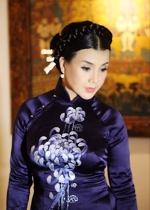 Lan Hương khẳng định ngoài phẫu thuật hạ gò má thì mắt, mũi, môi, cằm của cô đều là tự nhiên, không chỉnh sửa.