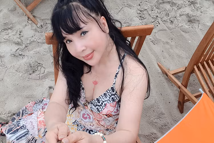 Ở tuổi U50, nữ diễn viên phim "Em bé Hà Nội" khoe ảnh gợi cảm bất ngờ.